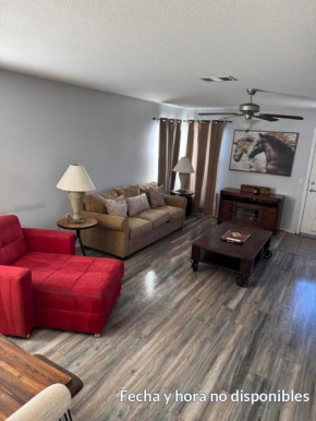 New Home with King Bed and 3 Bedrooms Fire-pit Minutes to Cota and Tesla